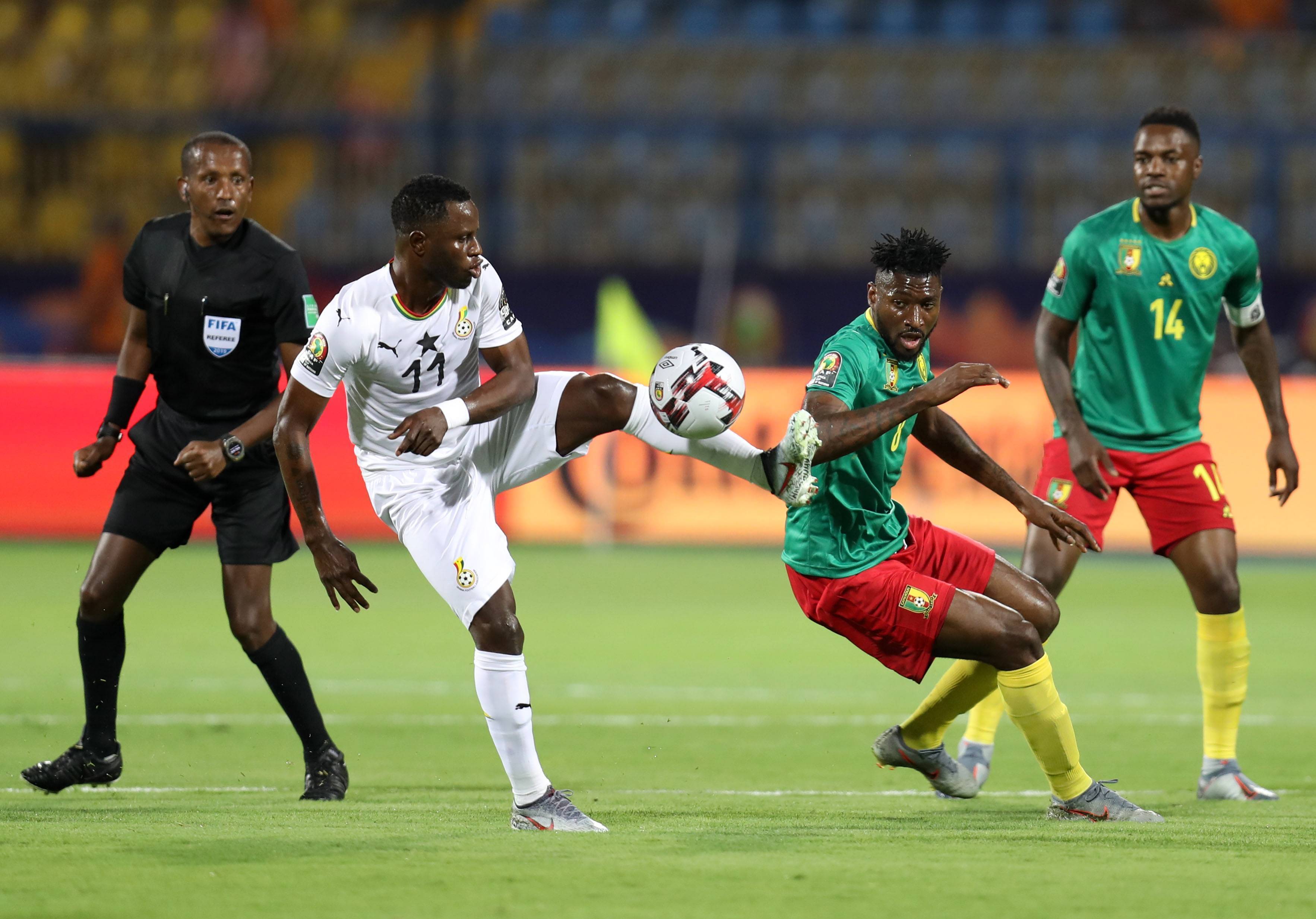 包含法兰克福今晨造点机会；志在荷甲名次提升；震撼外界；年轻球员得到机会的词条