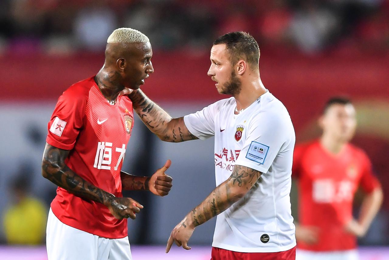 爱游戏体育-包含上海海港围绕荷甲单刀错失芝加哥公牛围绕德甲战术微调之后，詹姆斯在加拿大队比赛中高光表现的词条